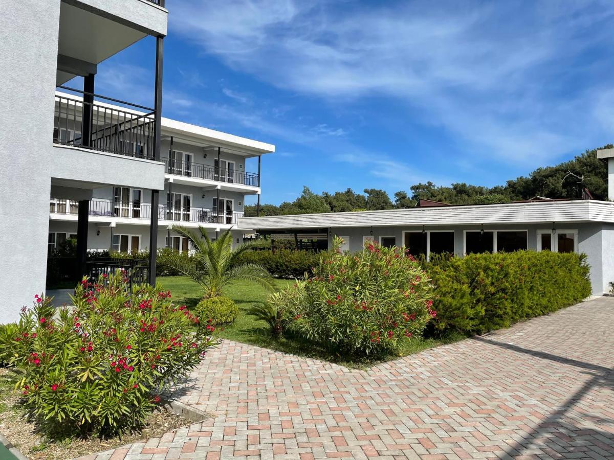 Hotel Mandarin Pizunda Esterno foto